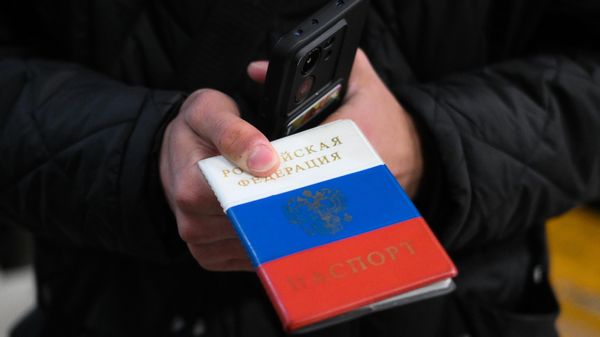 Рейд по проверке документов у мигрантов в Новосибирске - Sputnik Таджикистан