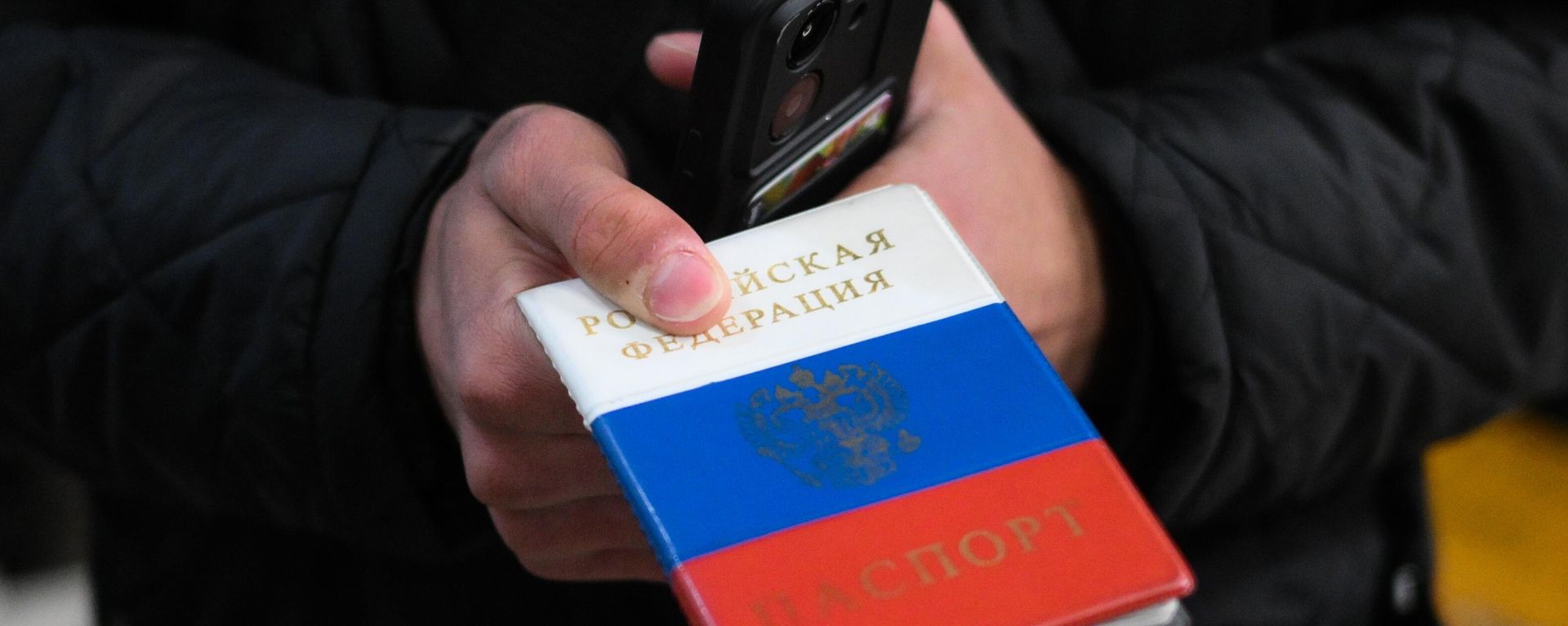 Рейд по проверке документов у мигрантов в Новосибирске - Sputnik Таджикистан, 1920, 14.07.2026