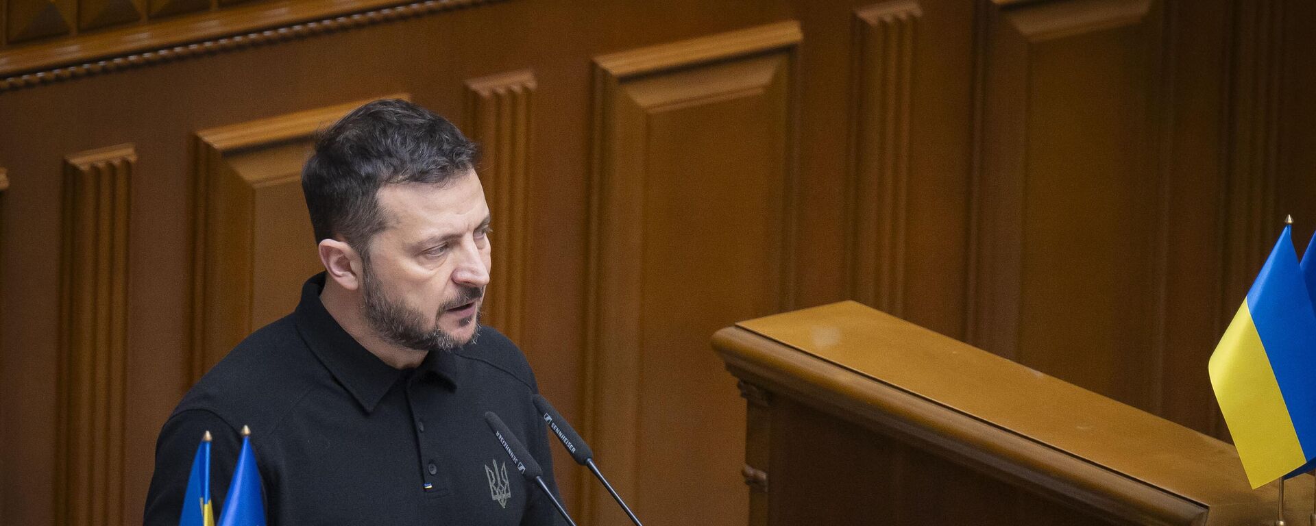 Владимир Зеленский выступает в Верховной Раде в Киеве. Архивное фото - Sputnik Тоҷикистон, 1920, 20.10.2025