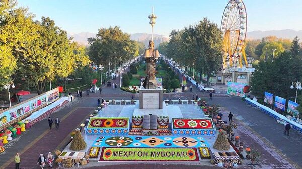 Празднование Иди Мехргон в столичном парке культуры и отдыха имени Абулкосима Фирдавси - Sputnik Таджикистан