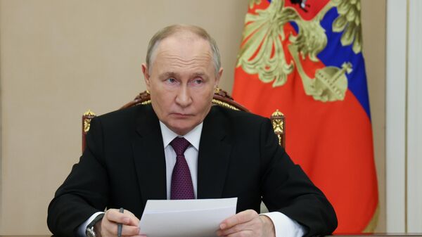 Президент РФ Владимир Путин в режиме видеоконференции проводит заседание Совета по реализации государственной политики в сфере поддержки русского языка и языков народов России. - Sputnik Таджикистан