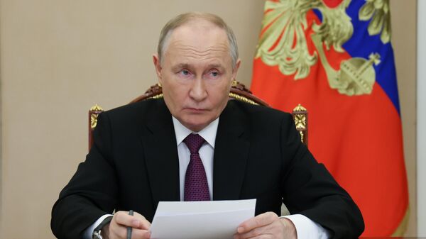 Президент РФ Владимир Путин в режиме видеоконференции проводит заседание Совета по реализации государственной политики в сфере поддержки русского языка и языков народов России. - Sputnik Таджикистан