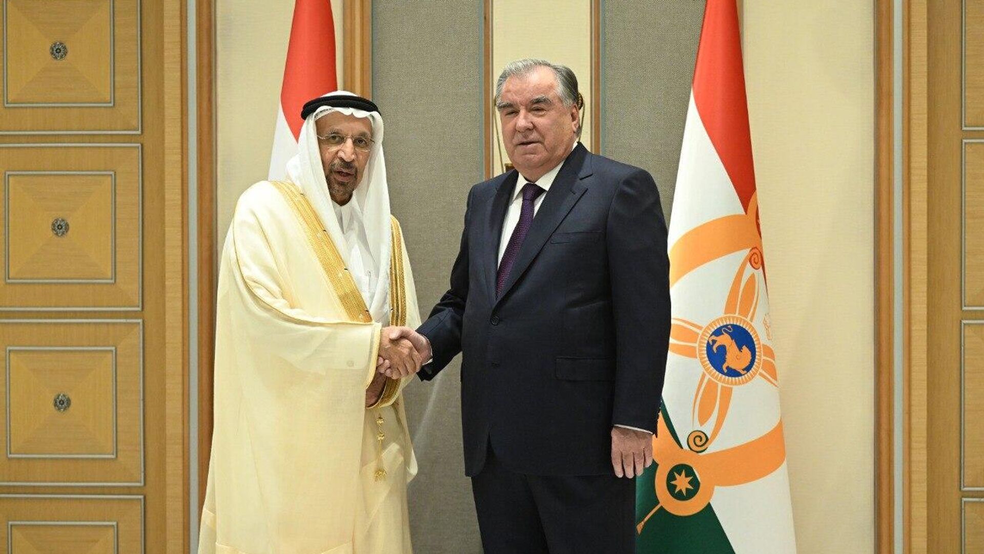 Эмомали Рахмон встретился с Министром инвестиций Саудовской Аравии Халидом Аль-Фалихом - Sputnik Тоҷикистон, 1920, 11.11.2024