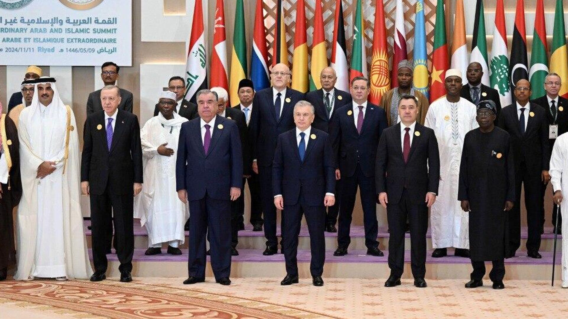 Эмомали Рахмон принял участие во внеочередном Совместном арабо-исламском саммите в городе Эр-Рияде  - Sputnik Таджикистан, 1920, 12.11.2024