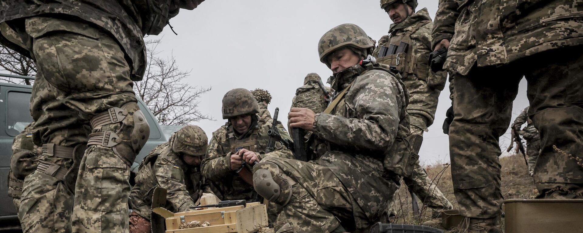 Военнослужащие 24-й отдельной механизированной бригады отрабатывают тактические навыки на полигоне в Донецкой области - Sputnik Тоҷикистон, 1920, 21.11.2024