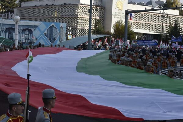 В Таджикистане День государственного флага ежегодно отмечается 24 ноября. - Sputnik Таджикистан