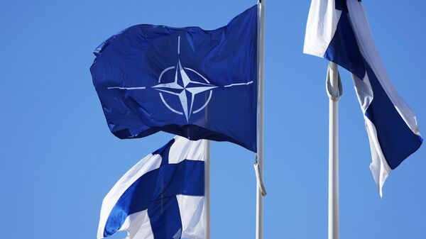 Флаги НАТО и Финляндии - Sputnik Таджикистан