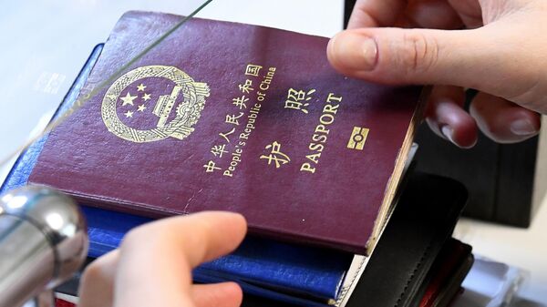 Паспорт гражданина КНР. Иллюстративное фото - Sputnik Тоҷикистон