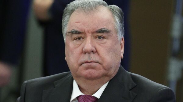 Президент Таджикистана Эмомали Рахмон на неформальной встрече глав делегаций государств-участников СНГ в курортном комплексе Игора Ленинградской области. - Sputnik Таджикистан