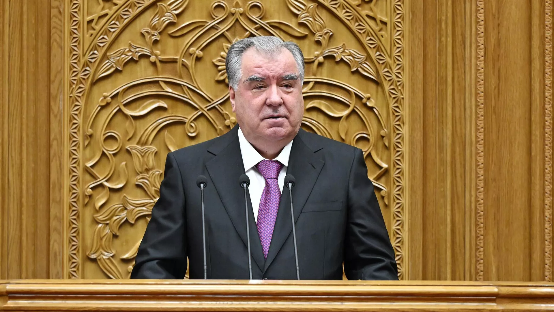 Обращение Эмомали Рахмона к парламенту республики Таджикистан