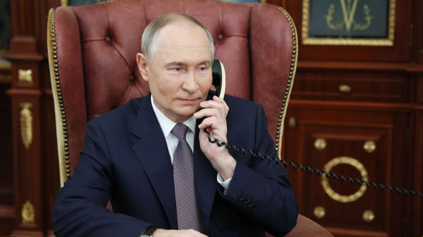Президент Владимир Путин принял участие в акции Елка желаний - Sputnik Тоҷикистон