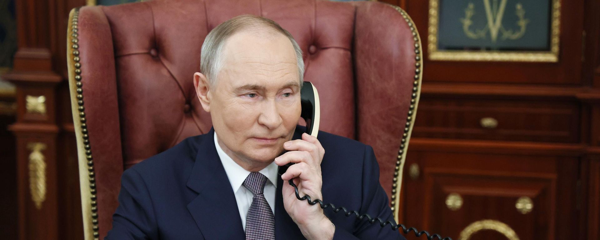 Президент Владимир Путин принял участие в акции Елка желаний - Sputnik Тоҷикистон, 1920, 27.10.2026