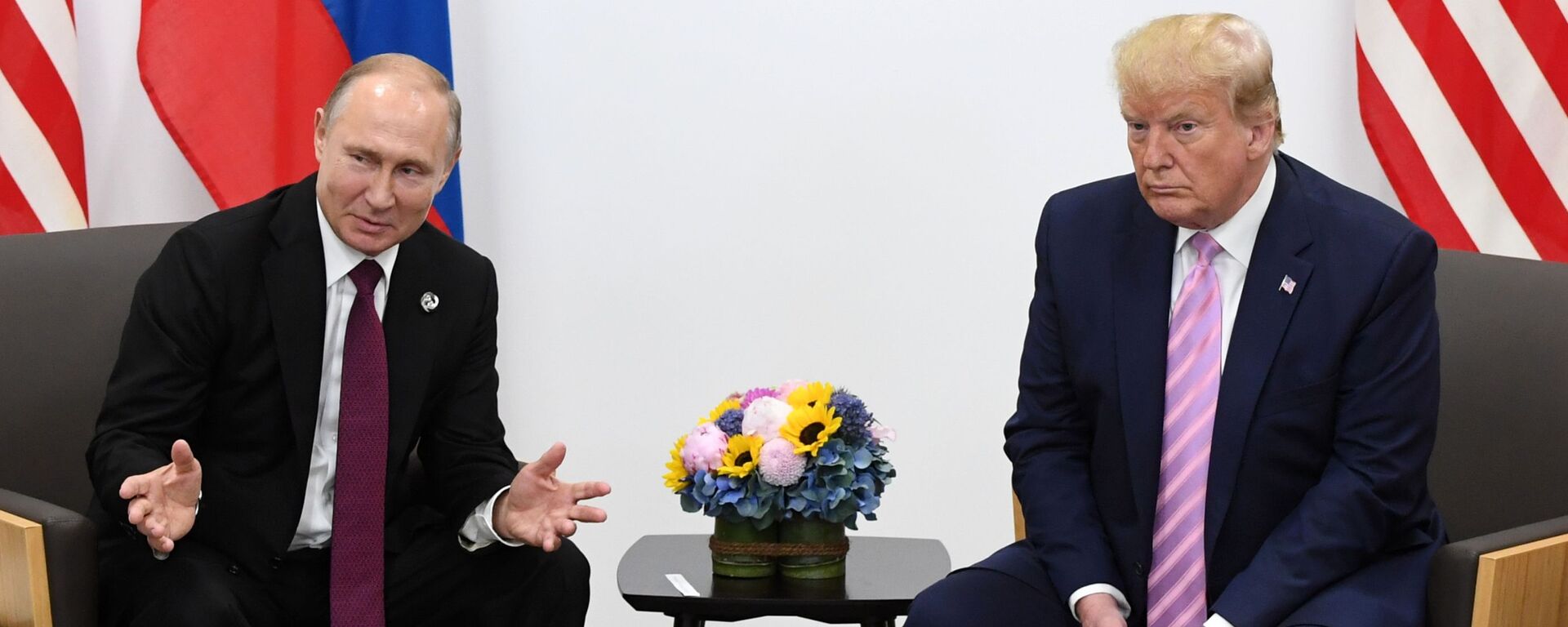 Президент РФ Владимир Путин и президент США Дональд Трамп. Архивное фото - Sputnik Таджикистан, 1920, 26.01.2025