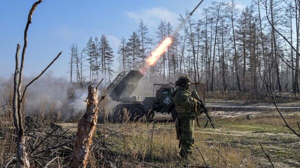 Боевая работа РСЗО Град 25 армии на Краснолиманском направлении в ЛНР   - Sputnik Тоҷикистон