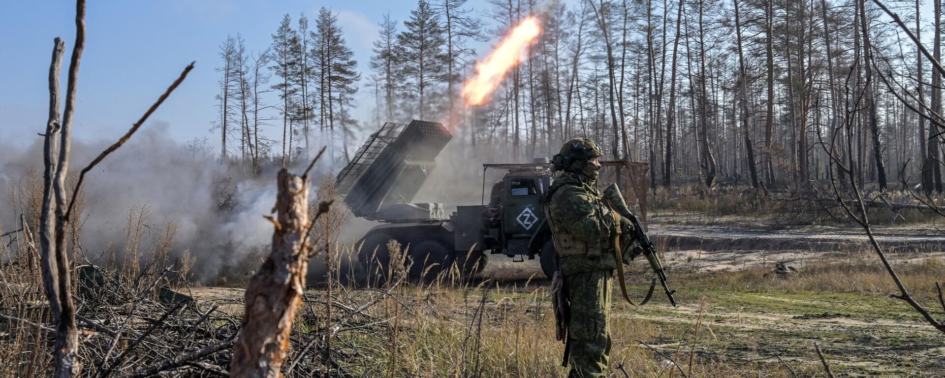 Боевая работа РСЗО Град 25 армии на Краснолиманском направлении в ЛНР   - Sputnik Тоҷикистон, 1920, 01.07.2025