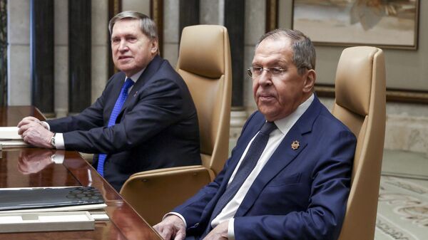 Министр иностранных дел России Сергей Лавров (справа) на переговорах с представителями администрации США в Эр-Рияде - Sputnik Таджикистан