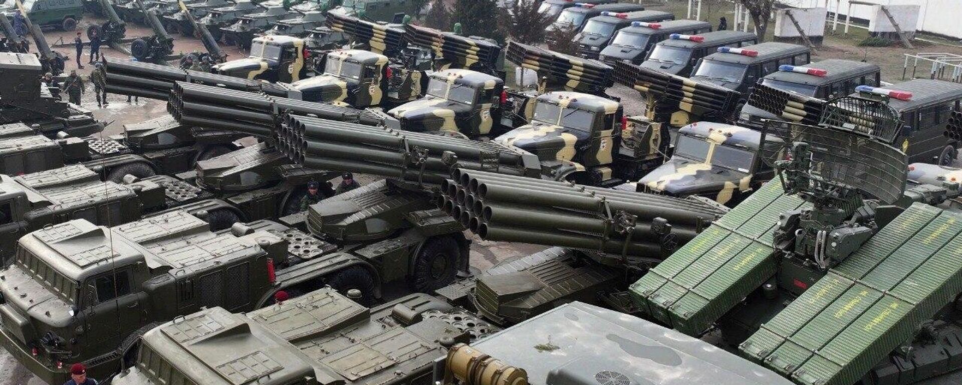 Парад в Душанбе с участием Эмомали Рахмона  - Sputnik Таджикистан, 1920, 26.01.2026