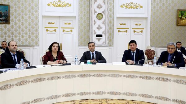 Председатель Национального банка Таджикистана Фирдавс Толибзода встретился с Чрезвычайным и Полномочным Послом Малайзии в Республике Таджикистан господином Илхомом Туах Ильясом  - Sputnik Таджикистан