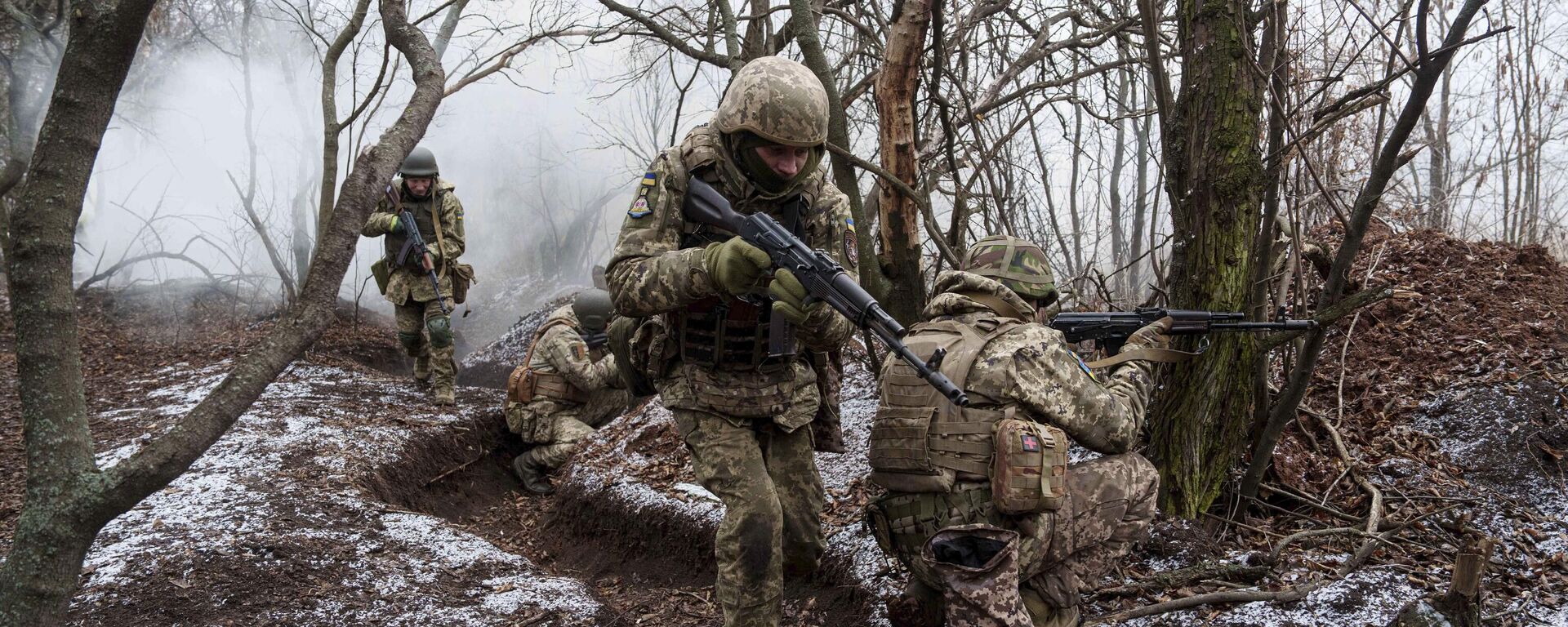 Украинские военнослужащие 24-й отдельной механизированной бригады  на полигоне недалеко от линии фронта в Донецкой области - Sputnik Таджикистан, 1920, 07.03.2025