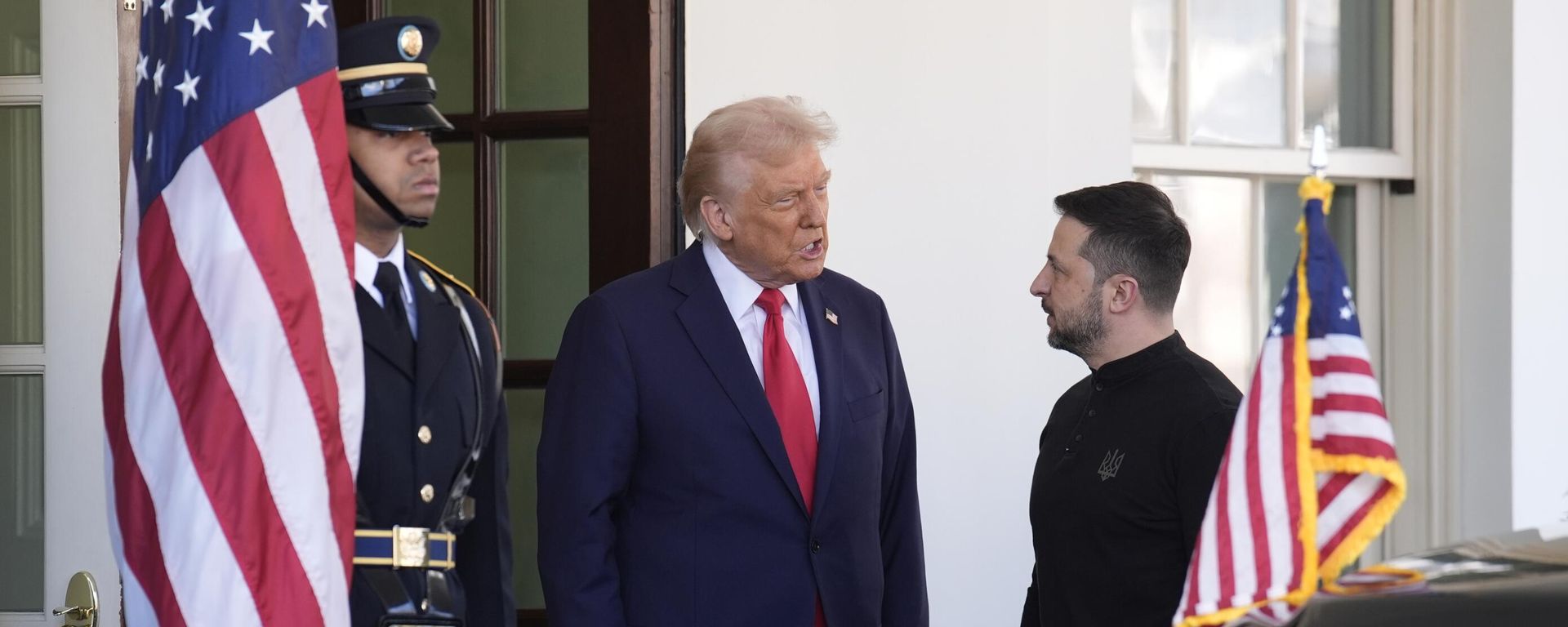 Президент Дональд Трамп встречает Владимира Зеленского на пороге Белого дома - Sputnik Тоҷикистон, 1920, 28.10.2026