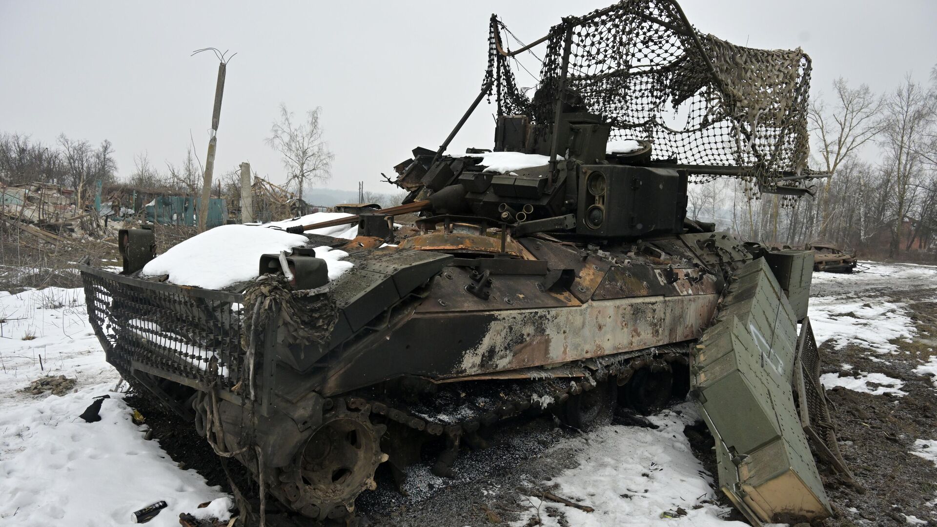 Уничтоженная боевая машины пехоты М2 Брэдли ВСУ в селе Погребки. ВСУ Войска группировки Север в ходе наступательных действий освободили село Погребки Суджанского района Курской области. - Sputnik Тоҷикистон, 1920, 03.03.2025