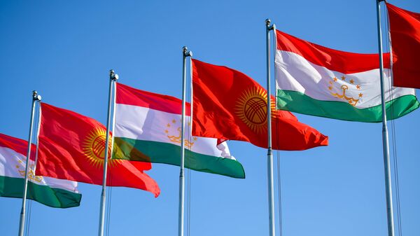 Флаги Таджикистана и Кыргызстана - Sputnik Таджикистан