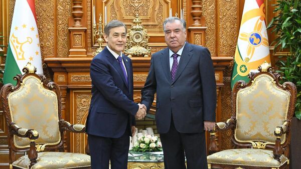 Встреча Эмомали Рахмона с генеральным секретарем Шанхайской организации сотрудничества Нурланом Ермекбаевым - Sputnik Таджикистан