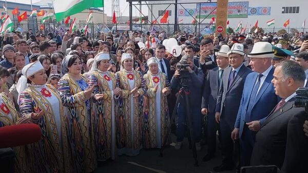 Навруз дружбы: как встретили праздник на таджикско-кыргызской границе?  - Sputnik Таджикистан