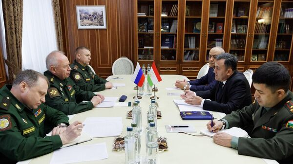 Встреча заместителя Министра обороны Российской Федерации генерал-полковника Александра Фомина с Министром обороны Республики Таджикистан генерал-лейтенантом Эмомали Собирзодой - Sputnik Тоҷикистон