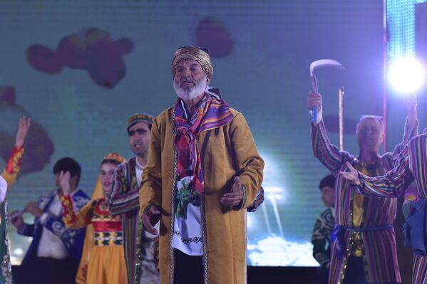 Концертная программа прошла на площади Истиклол. Концертная программа прошла на площади Истиклол. - Sputnik Таджикистан