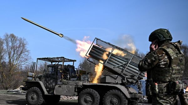 Боевая работа РСЗО Град в Курской области. Иллюстративное фото - Sputnik Тоҷикистон