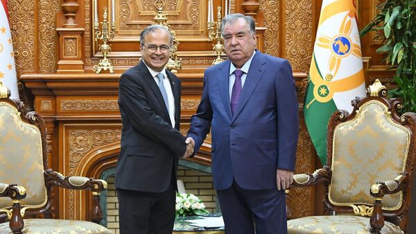 Встреча Эмомали Рахмона с генеральным секретарем Организации экономического сотрудничества Асадом Маджидом Ханом - Sputnik Тоҷикистон
