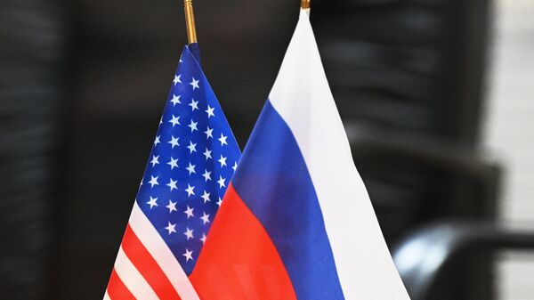 Флаги России и США - Sputnik Тоҷикистон
