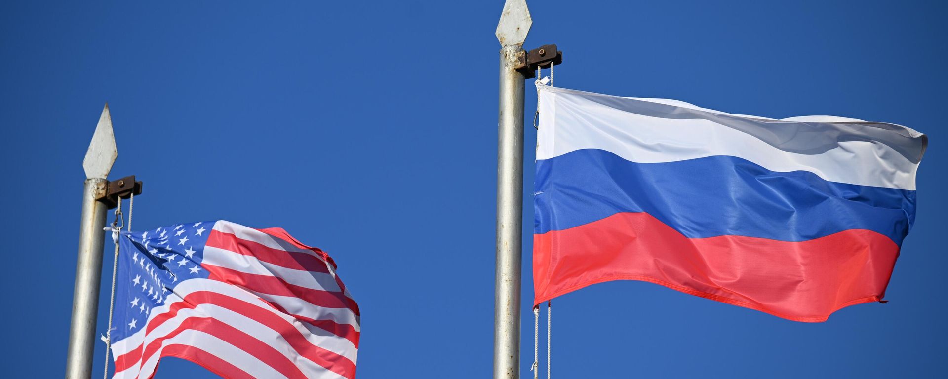 Флаги России и США - Sputnik Таджикистан, 1920, 01.10.2026