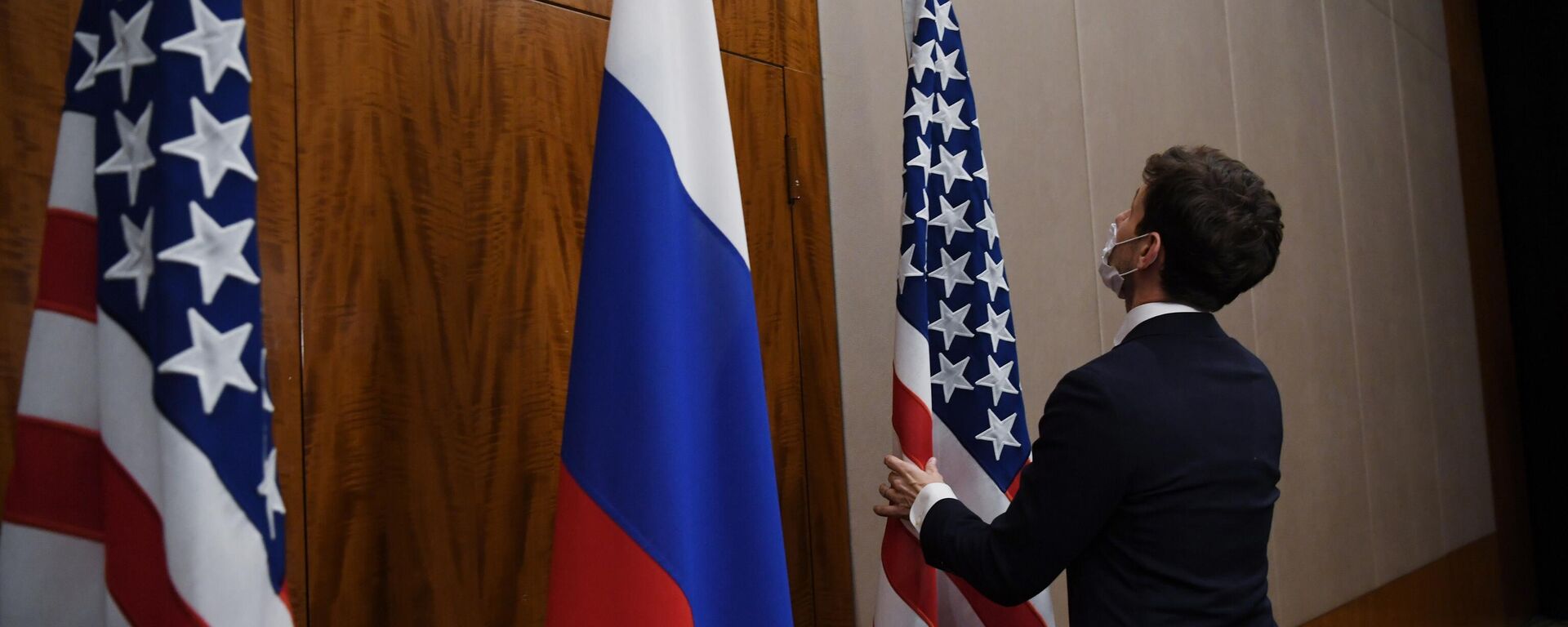 Флаги России и США - Sputnik Таджикистан, 1920, 22.01.2026