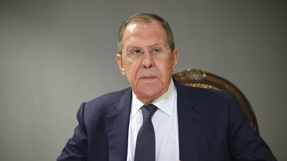Министр иностранных дел РФ Сергей Лавров проводит пресс-конференцию по итогам двусторонних переговоров представителей РФ и США по Украине в Эр-Рияде.