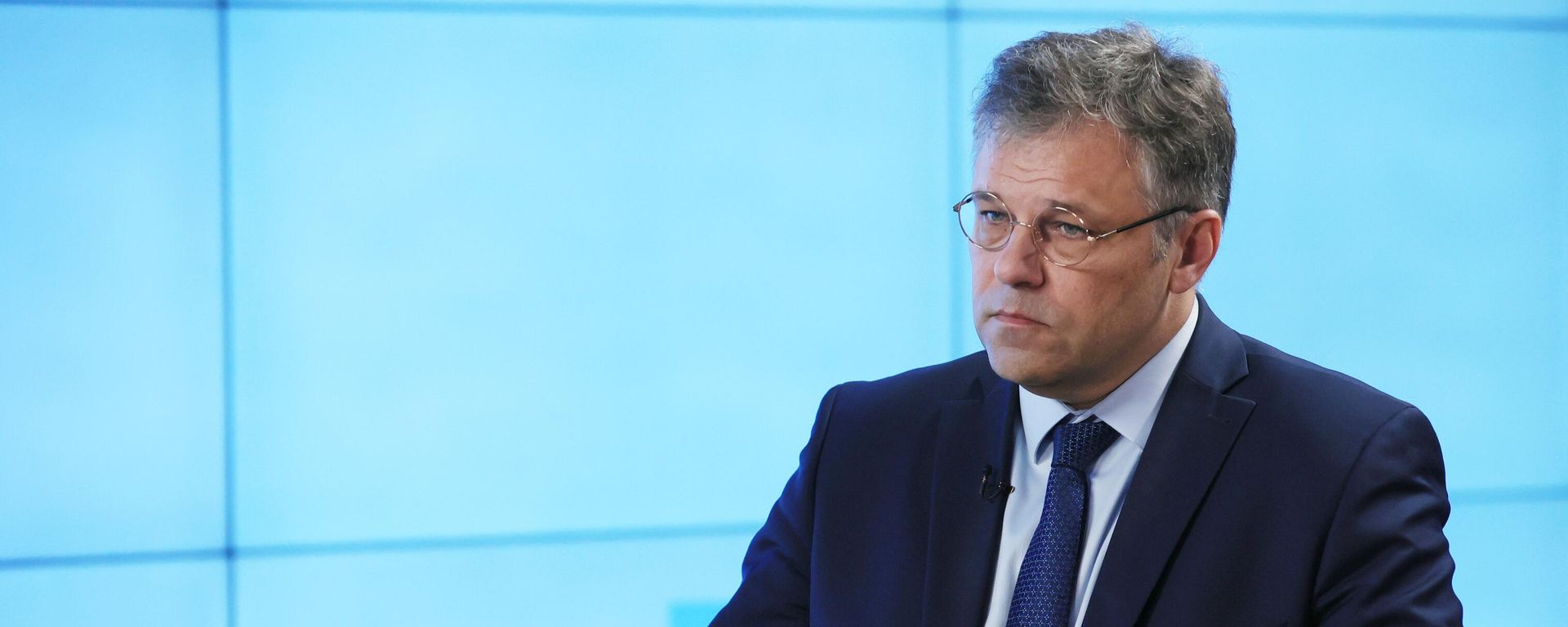 Посол по особым поручениям МИД России по преступлениям киевского режима Родион Мирошник во время интервью агентству РИА Новости. - Sputnik Тоҷикистон, 1920, 09.04.2026