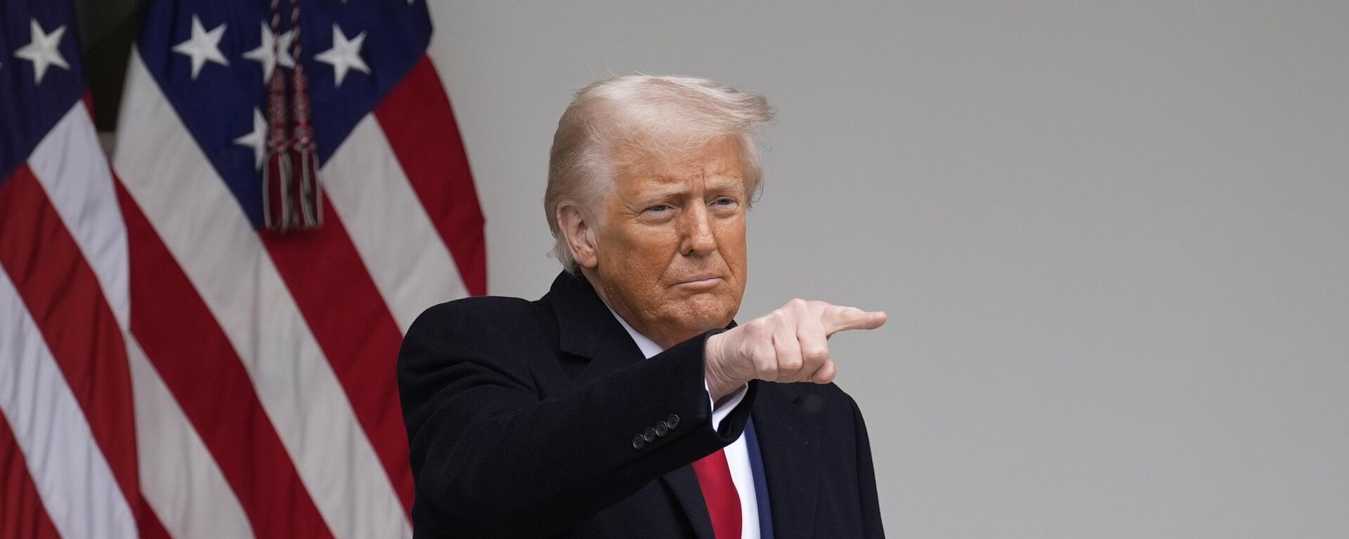 Президент США Трамп объявил о введении пошлин на продукцию других стран - Sputnik Таджикистан, 1920, 08.04.2025
