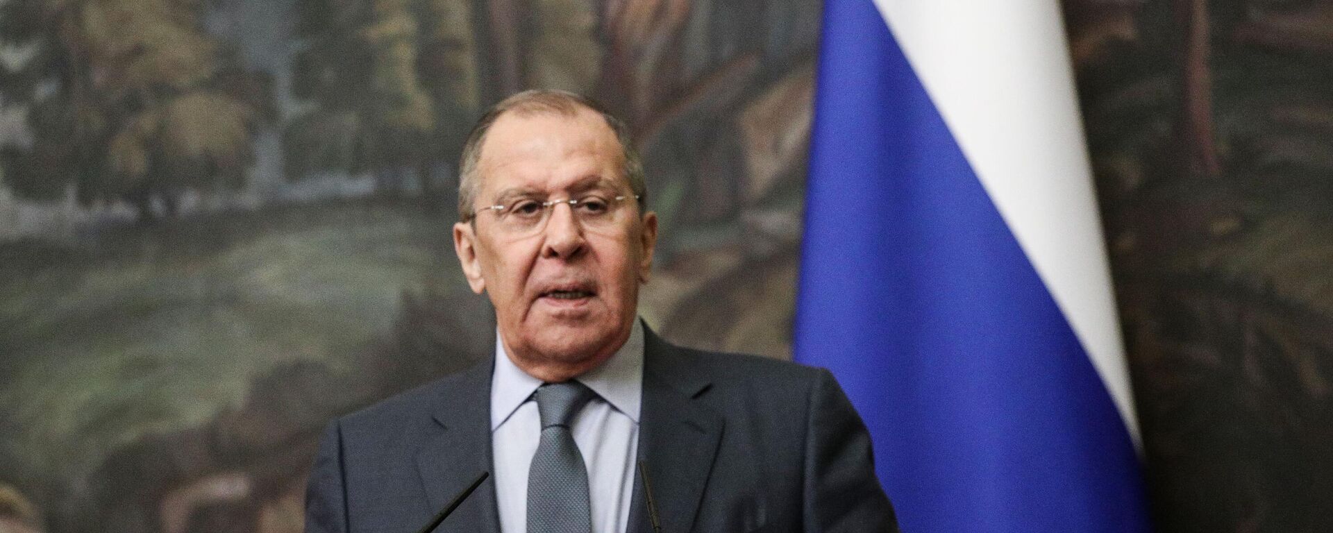 Министр иностранных дел РФ Сергей Лавров во время пресс-конференции по итогам переговоров с главой МИД Вьетнама Буй Тхань Шоном в Доме приемов МИД РФ в Москве  - Sputnik Тоҷикистон, 1920, 03.04.2025