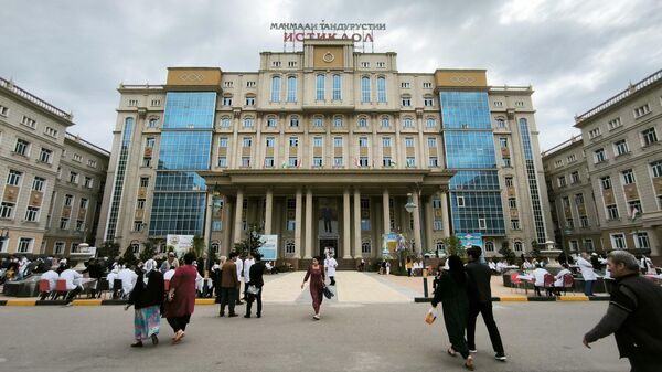 Здание больницы Истиклол в Душанбе - Sputnik Таджикистан