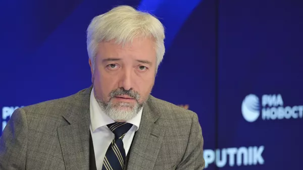 Руководитель Россотрудничества Евгений Примаков участвует в круглом столе, посвященном ситуации на Балканах в новой геополитической реальности, в Международном мультимедийном пресс-центре медиагруппы Россия сегодня в Москве. - Sputnik Тоҷикистон