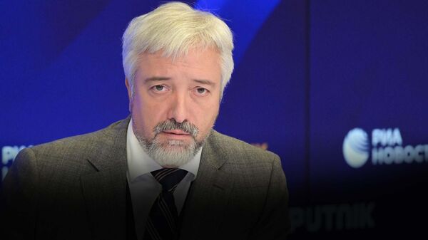 Конфронси маҷозии  роҳбари “Россотрудничество”  Евгений Примаков - Sputnik Тоҷикистон