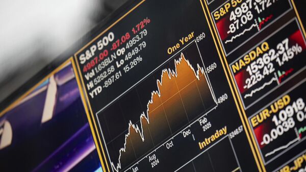 Цены акций на бирже Nasdaq MarketSite 7 апреля 2025 года в Нью-Йорке - Sputnik Таджикистан