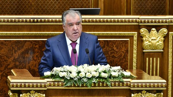 Эмомали Рахмон принял участие в работе первой сессии Маджлиси милли Маджлиси Оли Республики Таджикистан седьмого созыва. - Sputnik Таджикистан