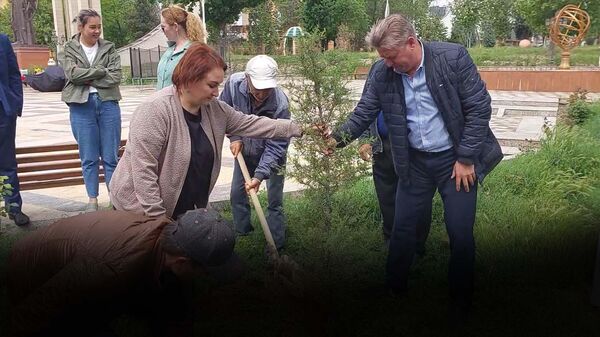 В Согде прошла традиционная акция Сад памяти, приуроченная к юбилею Великой Победы - Sputnik Таджикистан