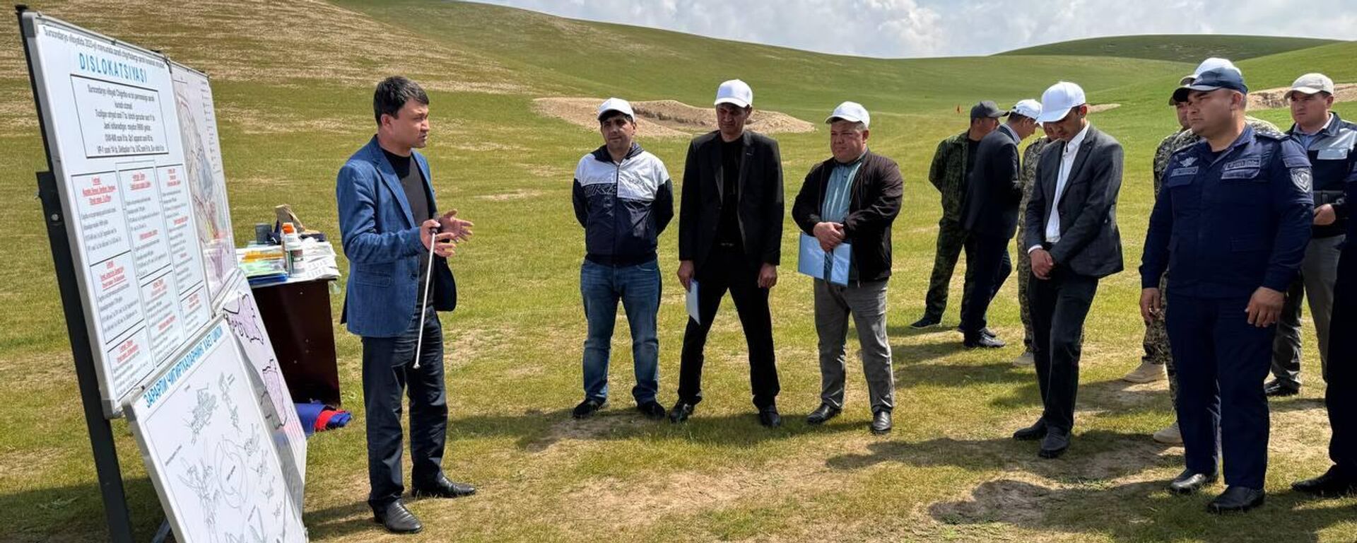 Совместные меры по борьбе с угрозой нашествия саранчи на границе Узбекистана и Таджикистана - Sputnik Таджикистан, 1920, 16.04.2025