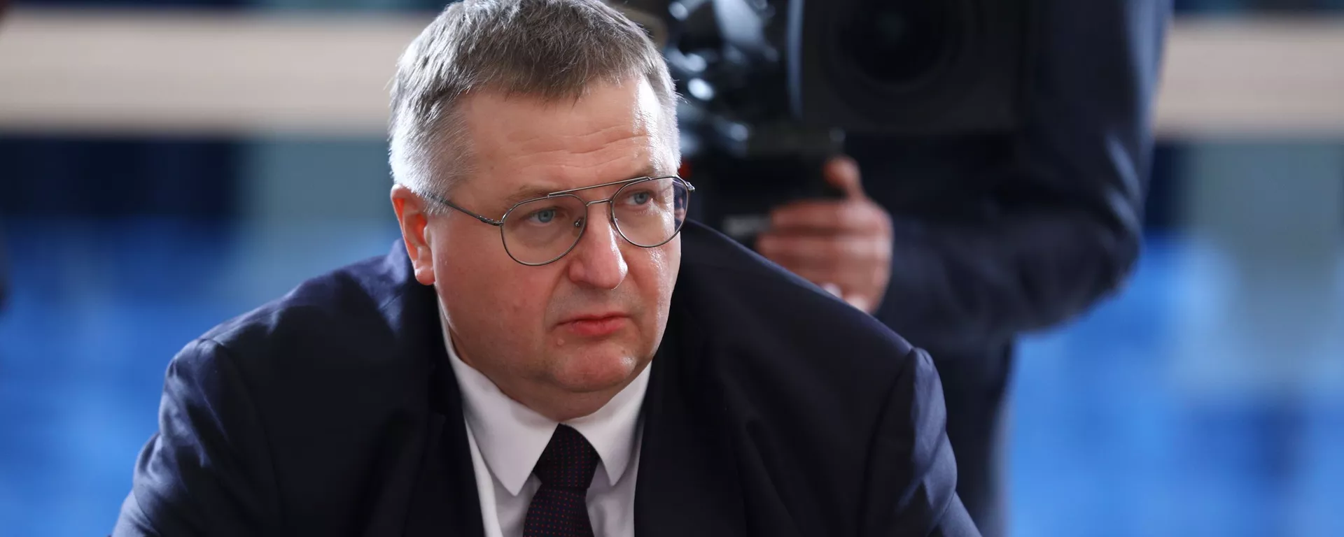 Заместитель председателя правительства РФ Алексей Оверчук - Sputnik Тоҷикистон, 1920, 17.04.2025