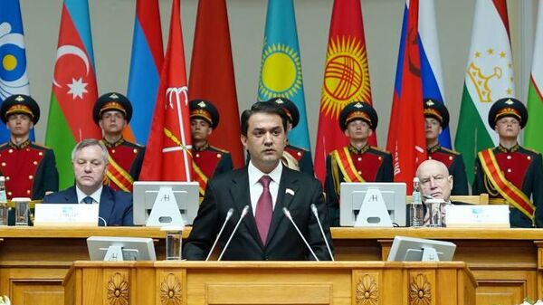 Рустам Эмомали принял участие в заседании Межпарламентской Ассамблеи в Санкт-Петербурге, посвященном 80-летию Победы - Sputnik Тоҷикистон