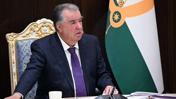 Эмомали Рахмон провёл рабочее совещание с руководителями ряда государственных структур и инвестиционных проектов в области энергетики. - Sputnik Таджикистан