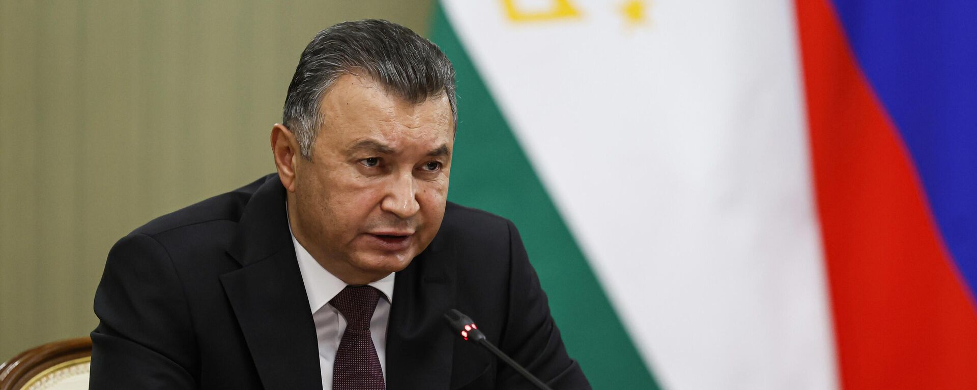 Премьер-министр Таджикистана Кохир Расулзода во время встречи с председателем правительства РФ Михаилом Мишустиным. - Sputnik Таджикистан, 1920, 26.04.2025